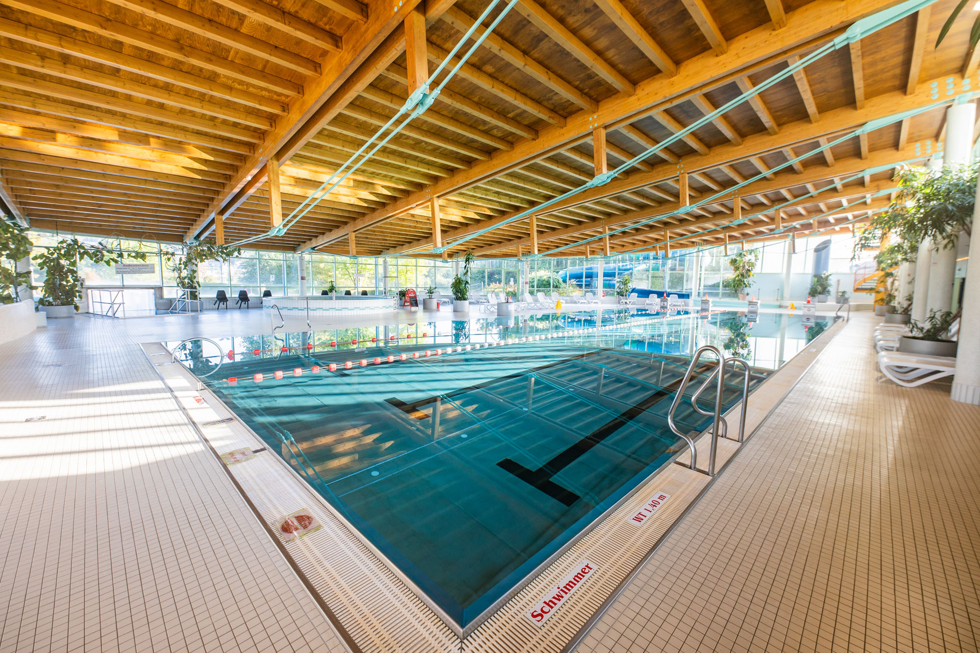 Schwimmbecken im Inselbergbad Brotterode-Trusetal